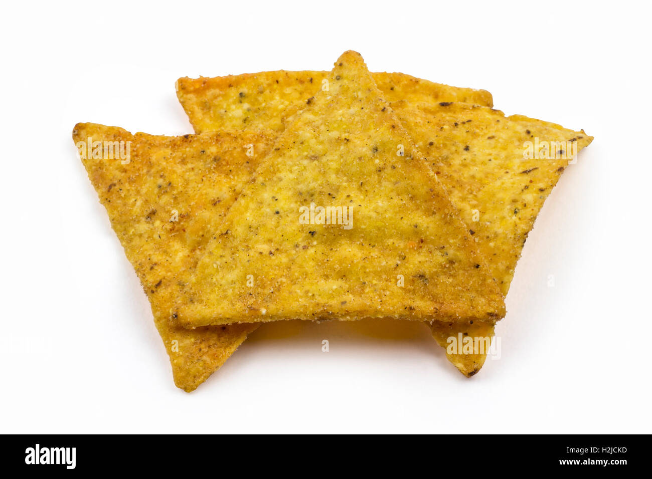 Tortilla-Chips isoliert auf weißem Hintergrund. Schneidepfad in Jpeg aufgenommen. Stockfoto