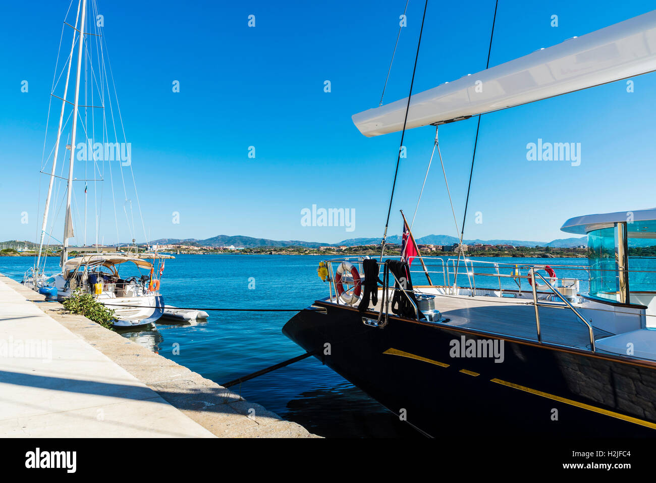 Luxus Segelboote angedockt an der Marina in Olbia, Sardinien, Italien Stockfoto