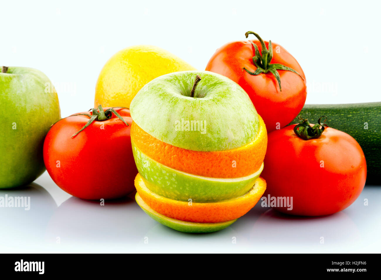 Obst und Gemüse auf einem weißen Hintergrund isoliert Stockfoto