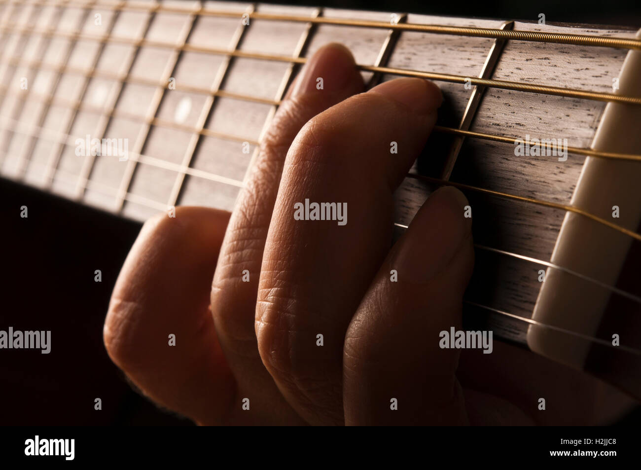 Gitarrist Hand spielen, Nahaufnahme Stockfoto