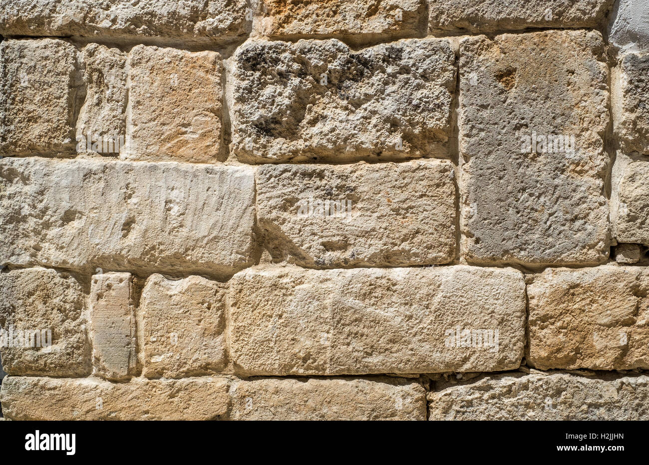 Traditionelle Mauer aus Steinen ohne Kalk gebaut. Trockenmauer. Stockfoto