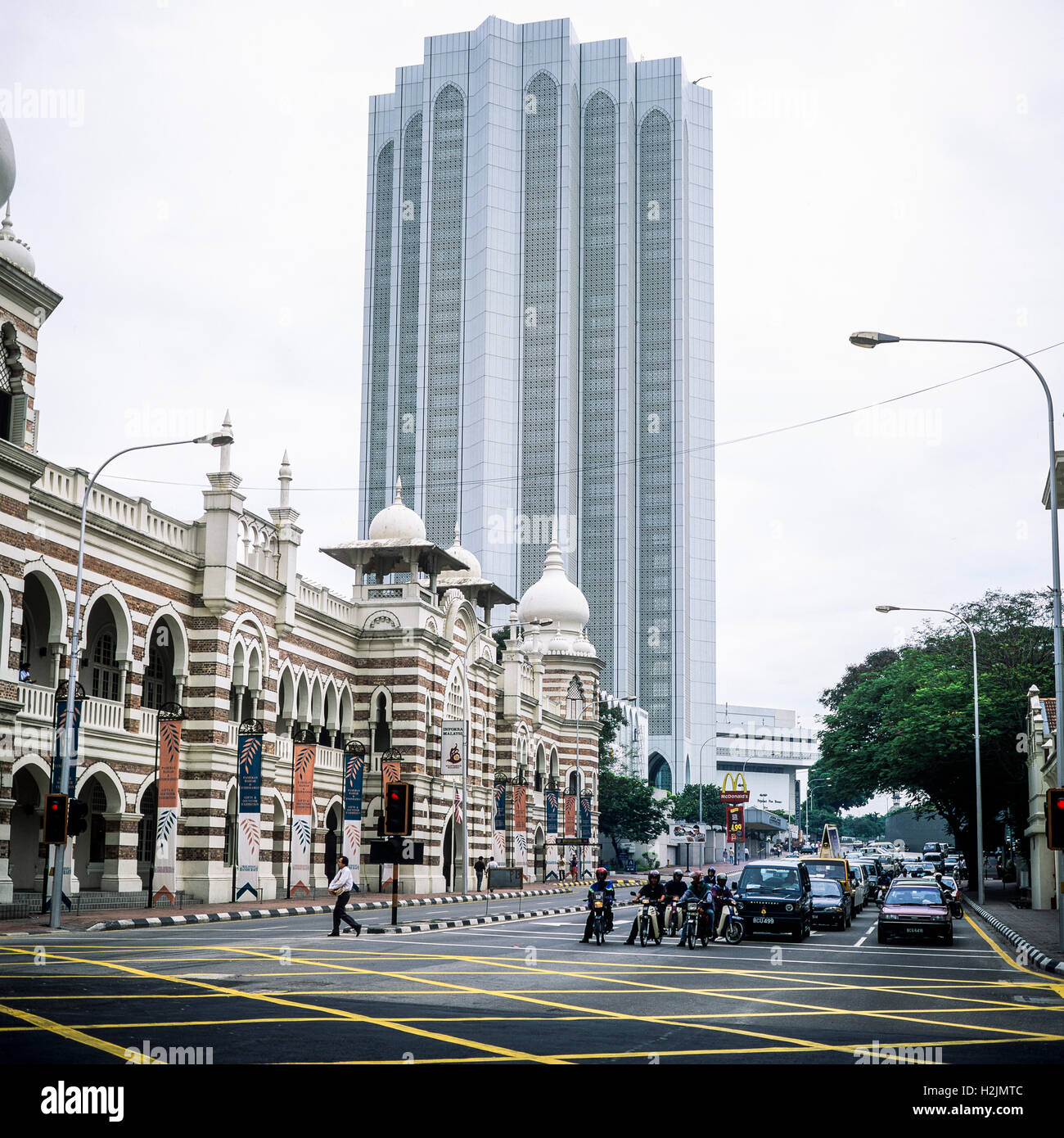 Jalan Sultan Hishamuddin Gebäude und Dayabumi Komplex Wolkenkratzer, Dataran Merdeka Square, Kuala Lumpur, Malaysia Stockfoto