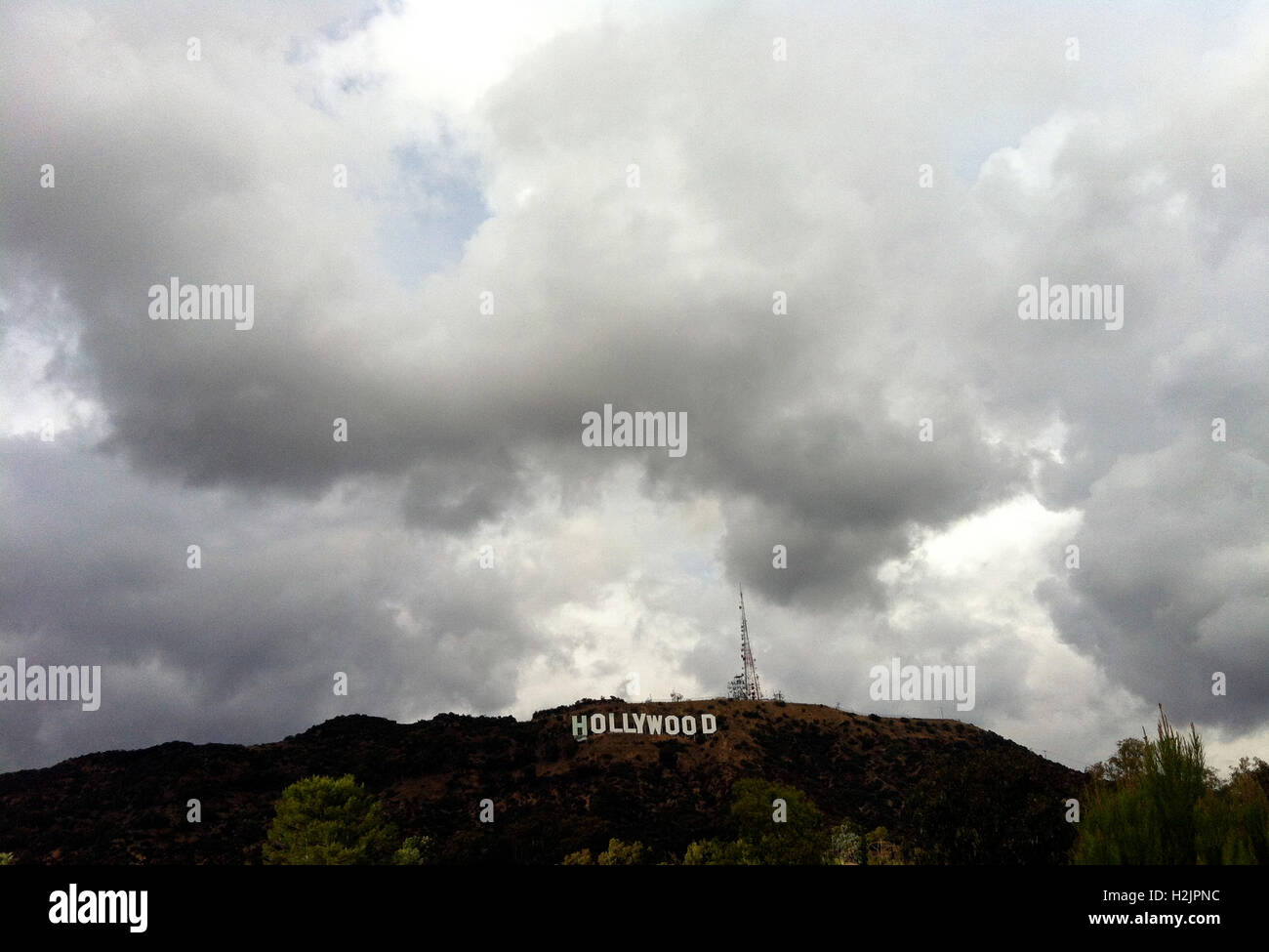 Hollywood-Schriftzug mit dramatischer Himmel Stockfoto