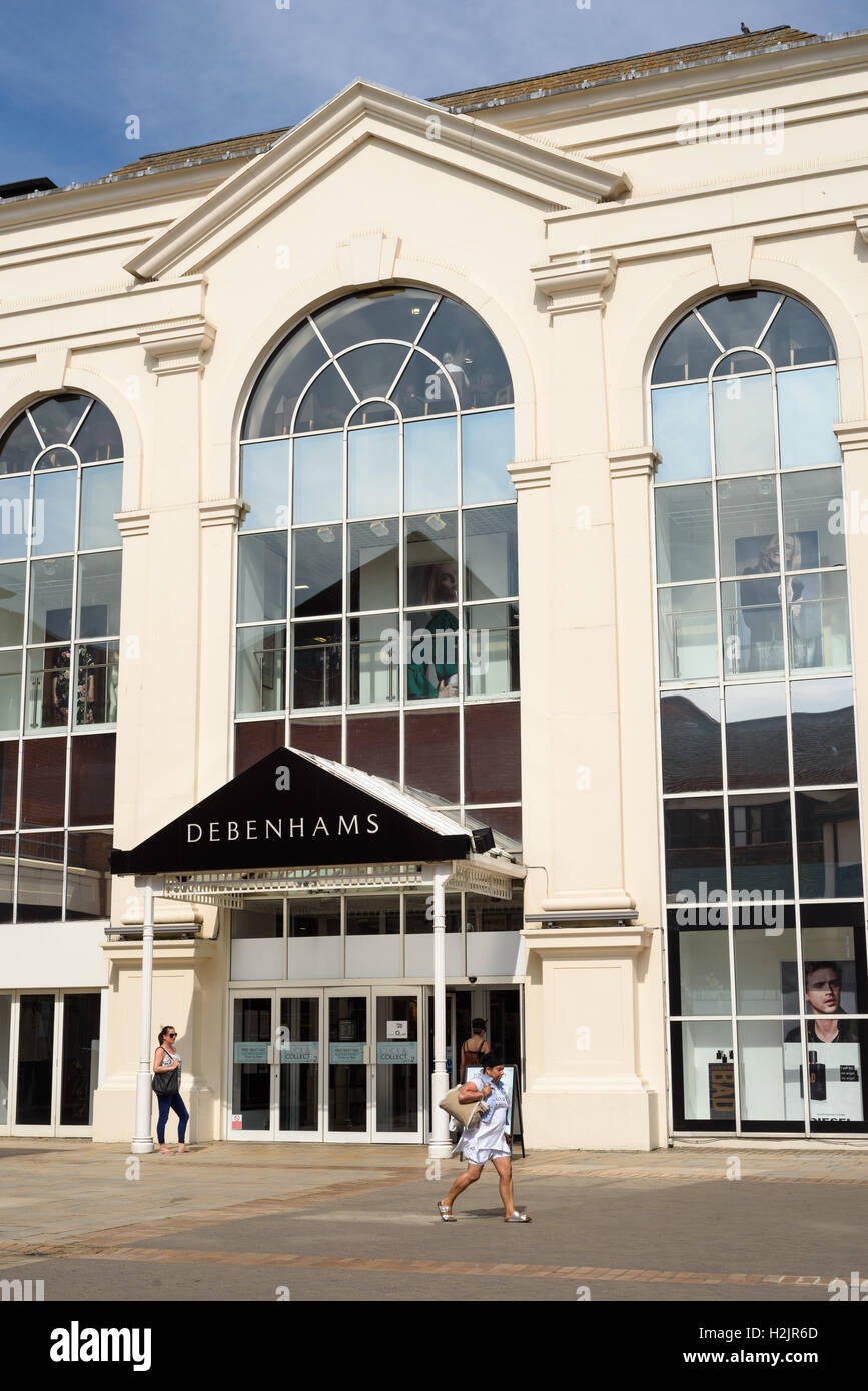 Großen Debenhams Schaufenster der Hauptstraße Kette in Colchester Essex England Stockfoto