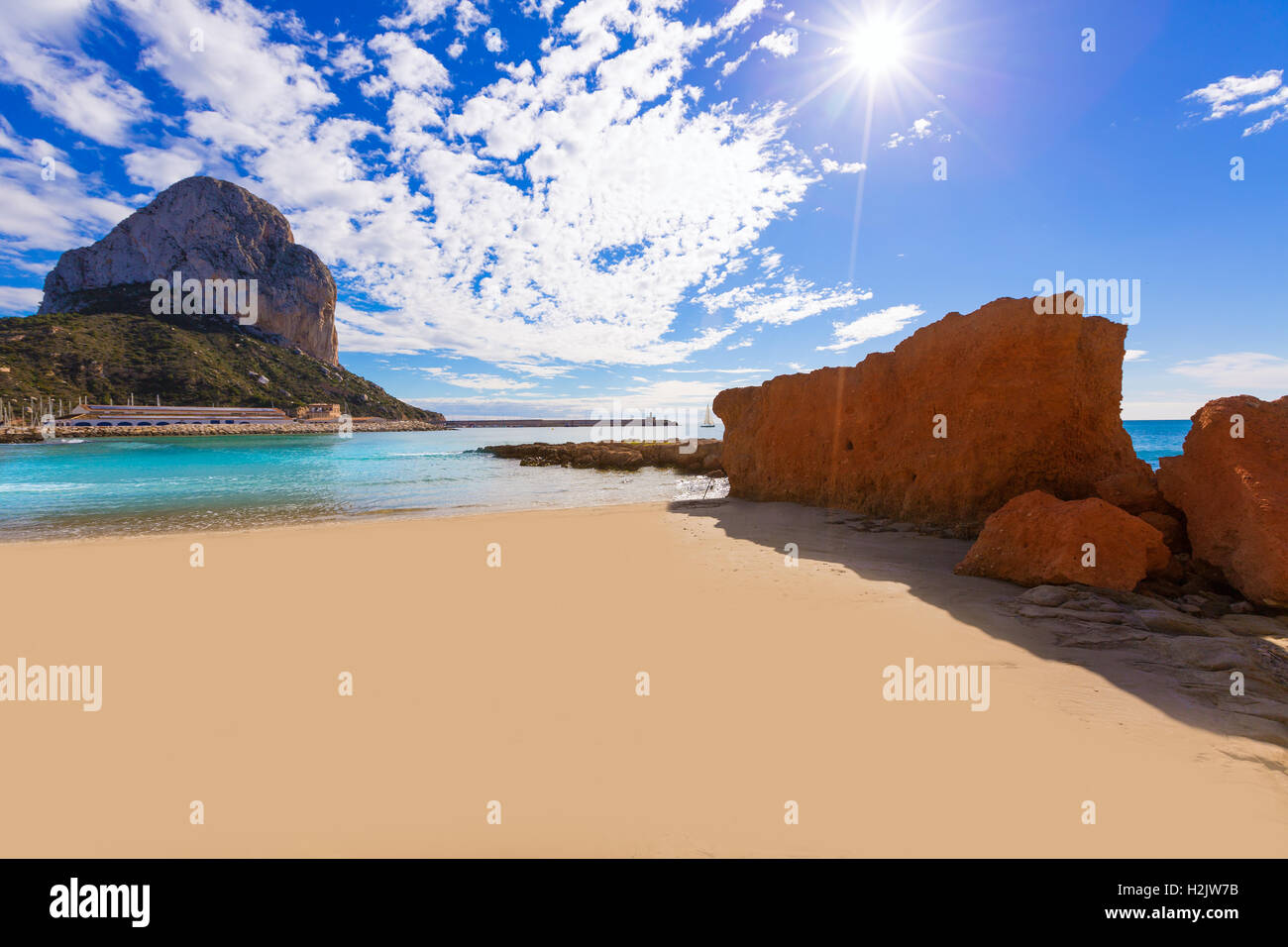 Strand von Playa Cantal Roig in der Nähe von Penon Ifach Alicante Calpe Stockfoto