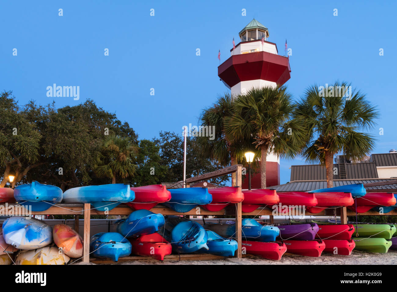 Hafenstadt Leuchtturm in Twilight, Sea Pines Resort Hilton Head Island, South Carolina Stockfoto