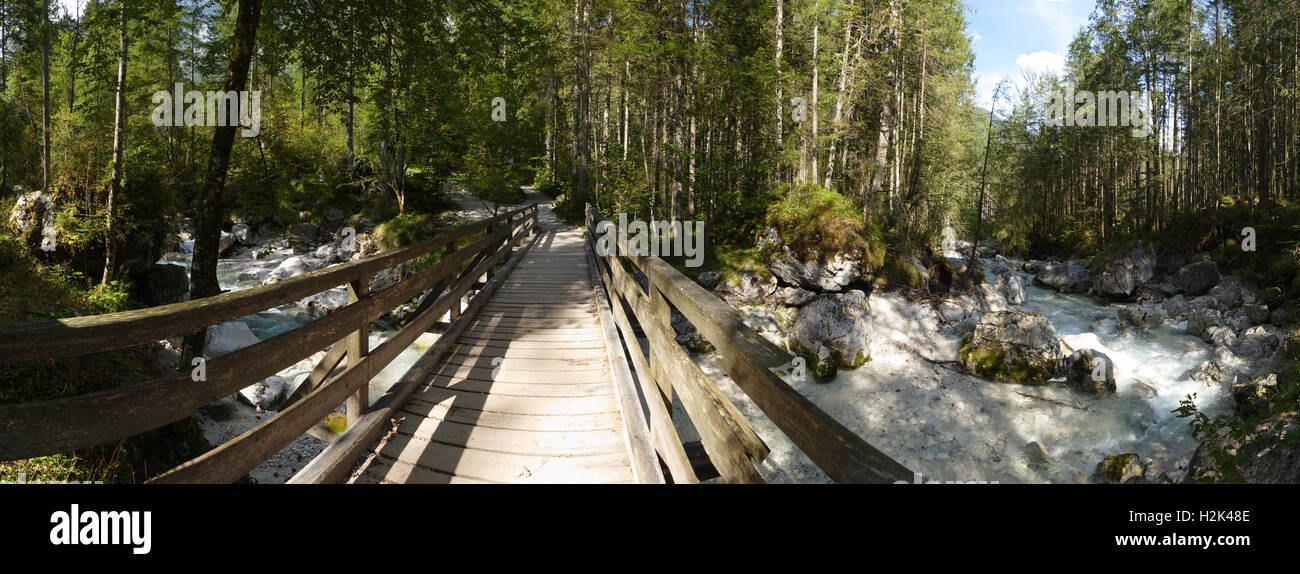 Berchtesgadener Nationalpark Ramsauer Ache Fluss Ramsau Natur lernen trial Europa Deutschland Bayern Stockfoto