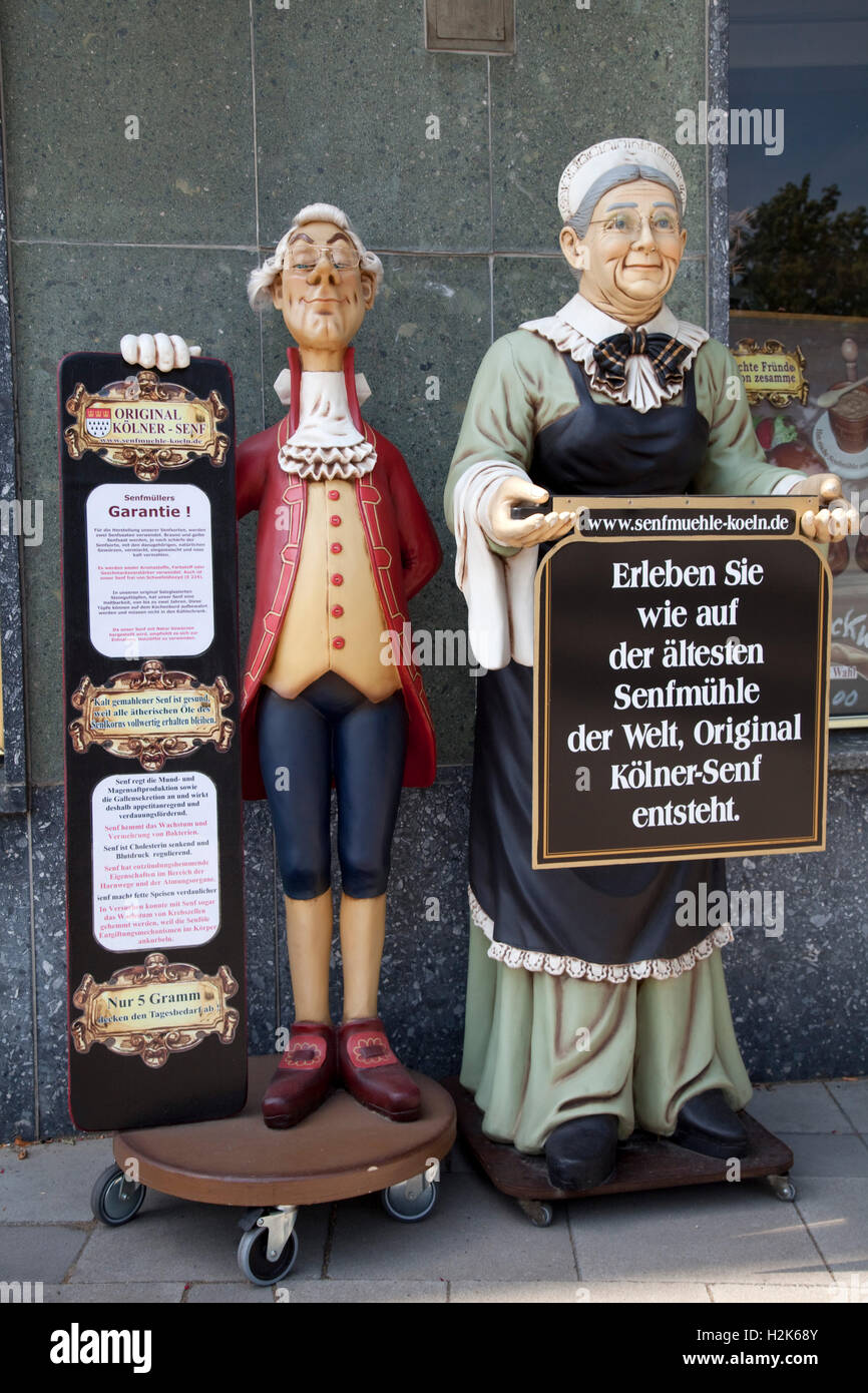 Figuren stehen außerhalb der Senfmuseum, Senf Museum, Senfmuehle, Köln, Nordrhein-Westfalen Stockfoto