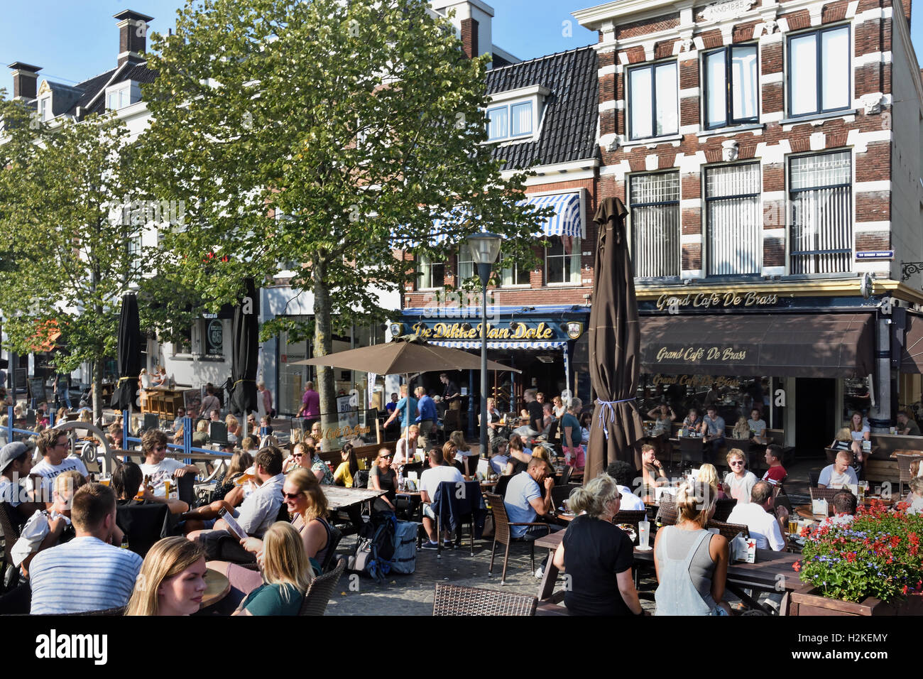Cafe Bar Restaurant (Cafe de Messing und Grand Café De Dikke van Dale auf den Nieuwestad) Leeuwarden Friesland Fryslan Niederlande Stockfoto