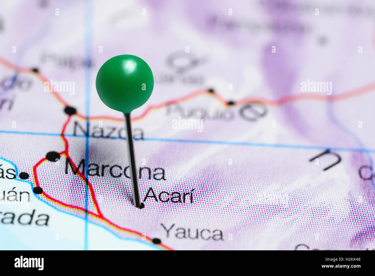 Acari fixiert auf einer Karte von Peru Stockfoto