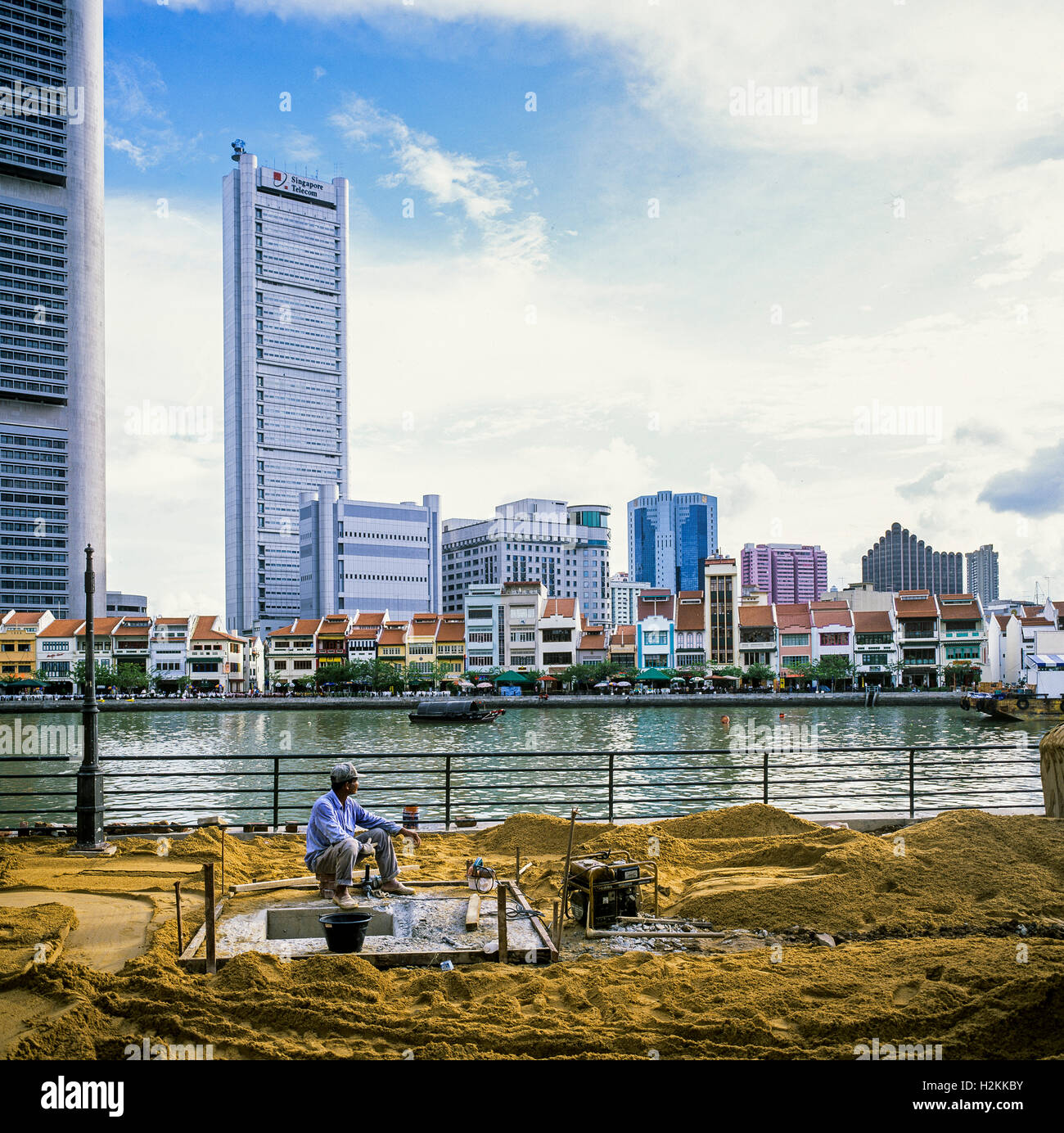 Arbeiter bauen North Boat Quay Pflaster, Fluss Singapur und Süd Boat Quay, Singapur Stockfoto