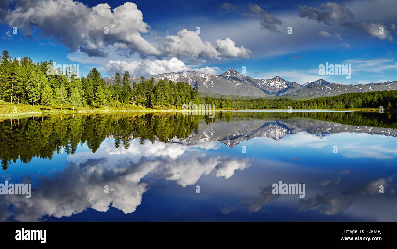 Schöner See in Altai-Gebirge Stockfoto