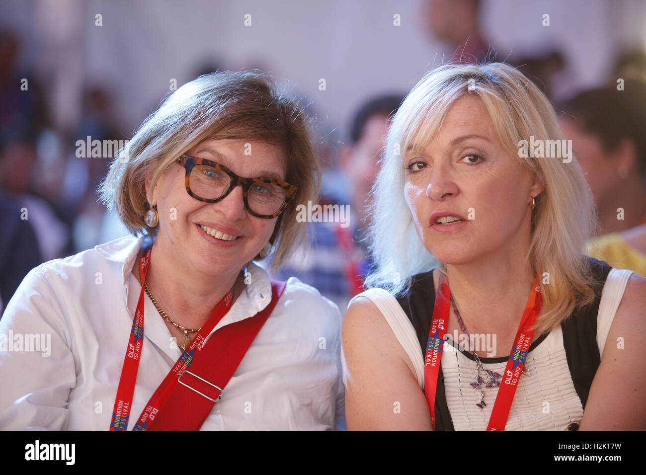 Tel Aviv, Israel. 27. Sep, 2016. Steffi Czerny Managing Director der DLD Media und Mitbegründer der DLD Conference (L) und Beate Merk bayerische Staatsminister für europäische Angelegenheiten und internationale Beziehungen, des Freistaates Bayern werden bei den DLD Tel Aviv Innovation Konferenz 2016 gesehen. Ha Tachana. Tel Aviv-Yafo, 27. September und 28. 2016. | Nutzung weltweit © Dpa/Alamy Live-Nachrichten Stockfoto