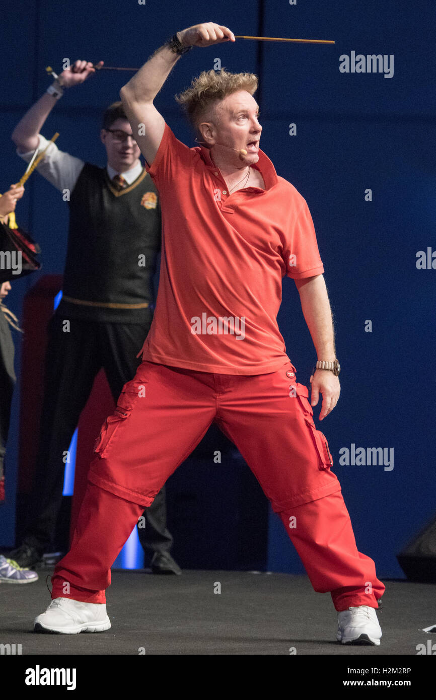 Sydney, Australien. 30. September 2016. Choreograph Paul Harris spricht auf der Expo 2016 EB über die Zauberstab-Kampf-Sequenzen arbeitete er an in Harry Potter und der Orden des Phönix. Er folgte seinem Vortrag mit einem Zauberstab Masterclass zeigt, wie er trainiert die Harry Potter-Darsteller für die Szenen. Bildnachweis: Mjmediabox/Alamy Live-Nachrichten Stockfoto