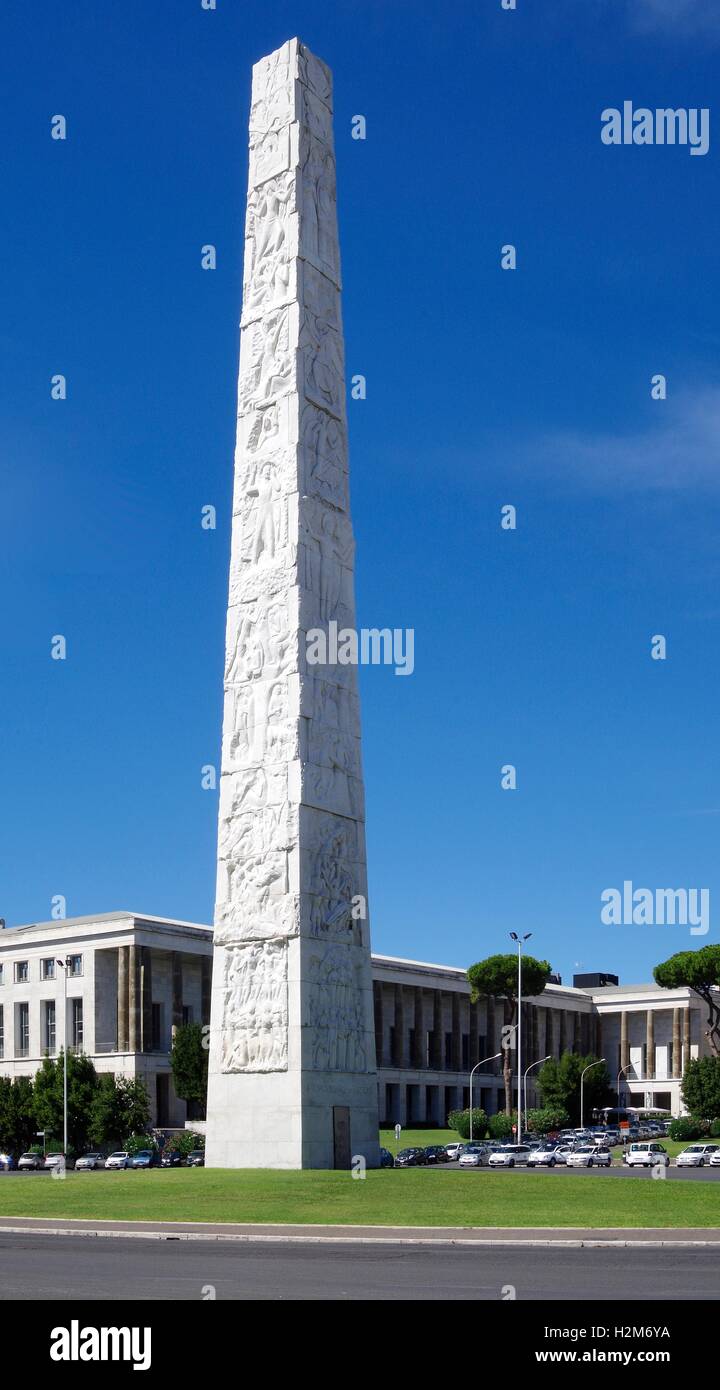EUR Rom, Marconi Obelisk, Via Cristoforo Colombo Stockfoto