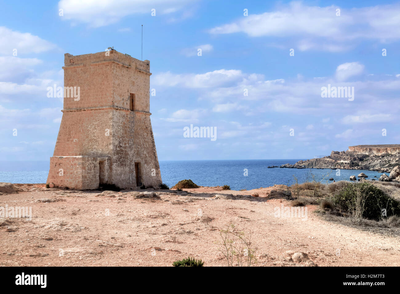 Ghajn Tuffieha Turm, Golden Bay, Malta Stockfoto