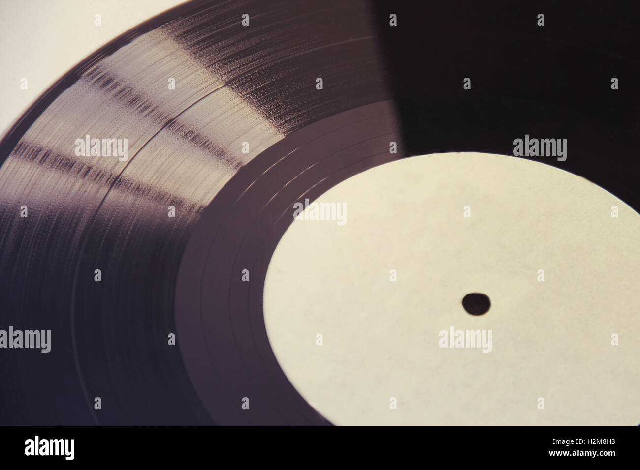 Schwarzes Vinyl isoliert auf weißen alten Retro-sound records Stockfoto