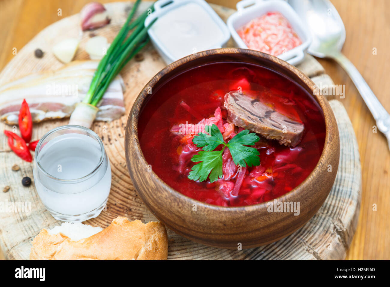 Traditionelle ukrainische russische Gemüsesuppe, Borschtsch mit ...
