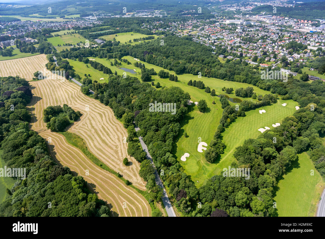 Luftaufnahme, Golfclub Sauerland Neheim-Hüsten, Bunker, grün, Luftaufnahme von Arnsberg Sauerland, Nordrhein-Westfalen, Stockfoto