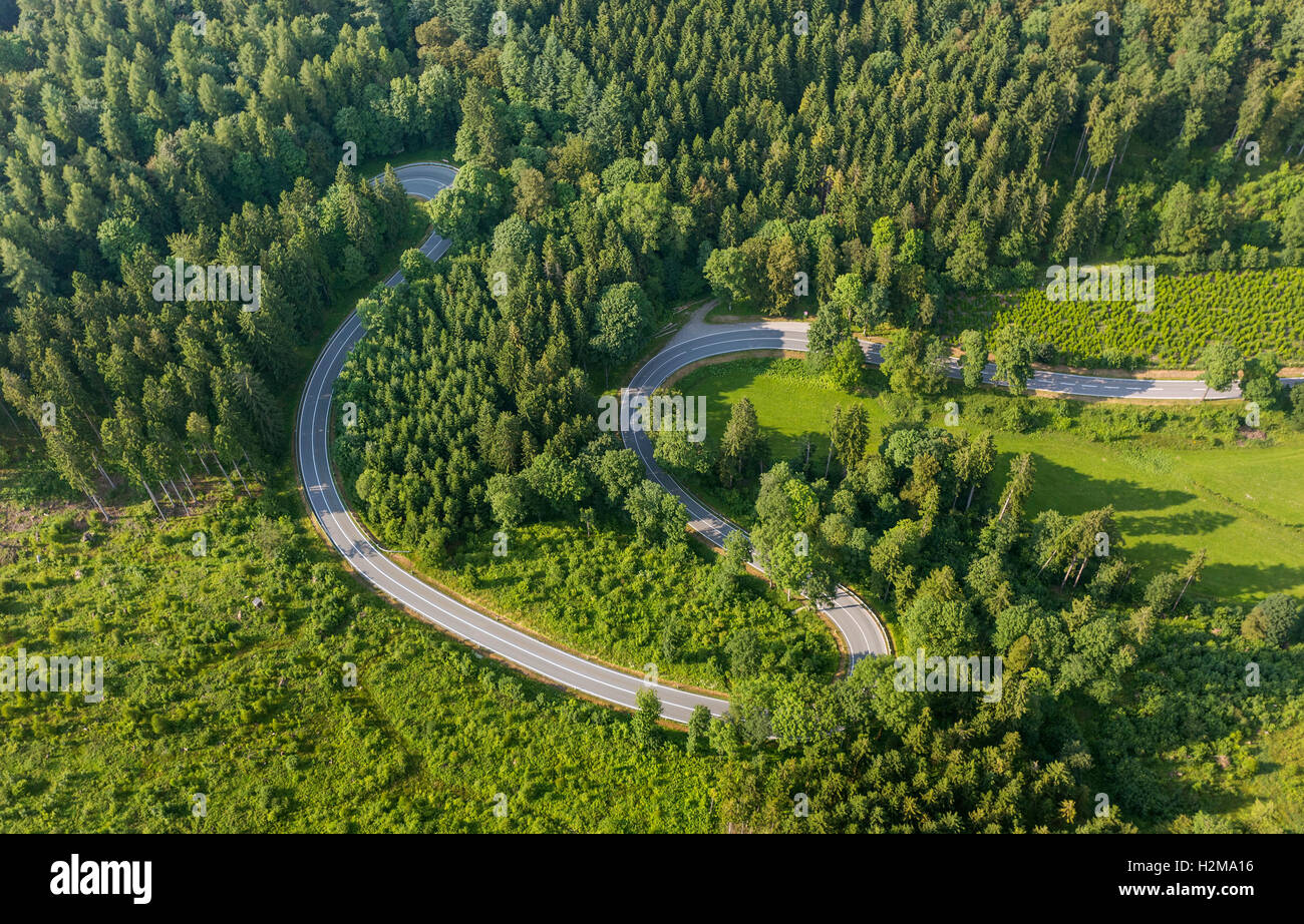 Luftbild, Steilkurven, Motorrad Traumroute, Bundesstraße L870 zwischen Brilon und Hoppecke, Haarnadeln, Luftaufnahme von Brilon Stockfoto