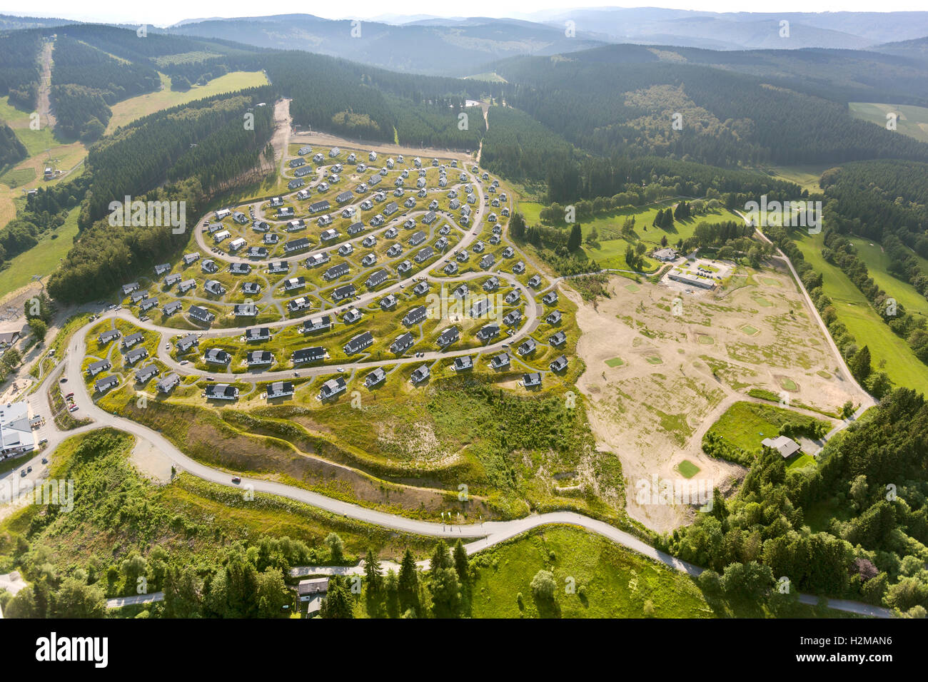 Luftbild, Landal Winterberg Ferienhäuser Expansion, Luftaufnahme von