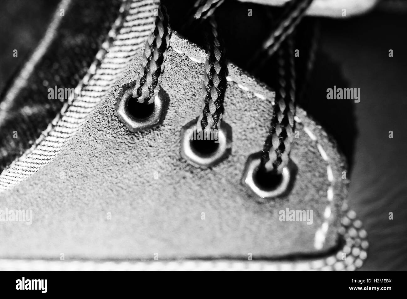 Schnürsenkel Schuhe Schwarz auf weiß hautnah Stockfoto