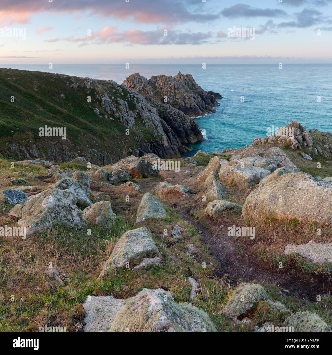 Logan Rock, Pedn Vounder Strand, Cornwall, UK Stockfoto