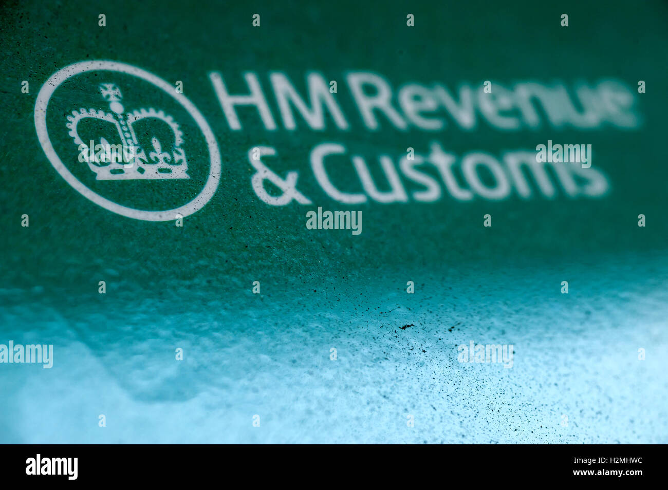 Beschilderung vor HM Revenue and Customs Büro in Brighton Stockfoto