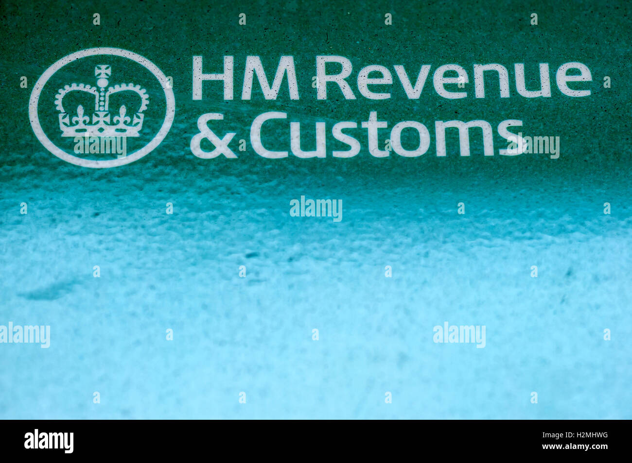 Beschilderung vor HM Revenue and Customs Büro in Brighton Stockfoto