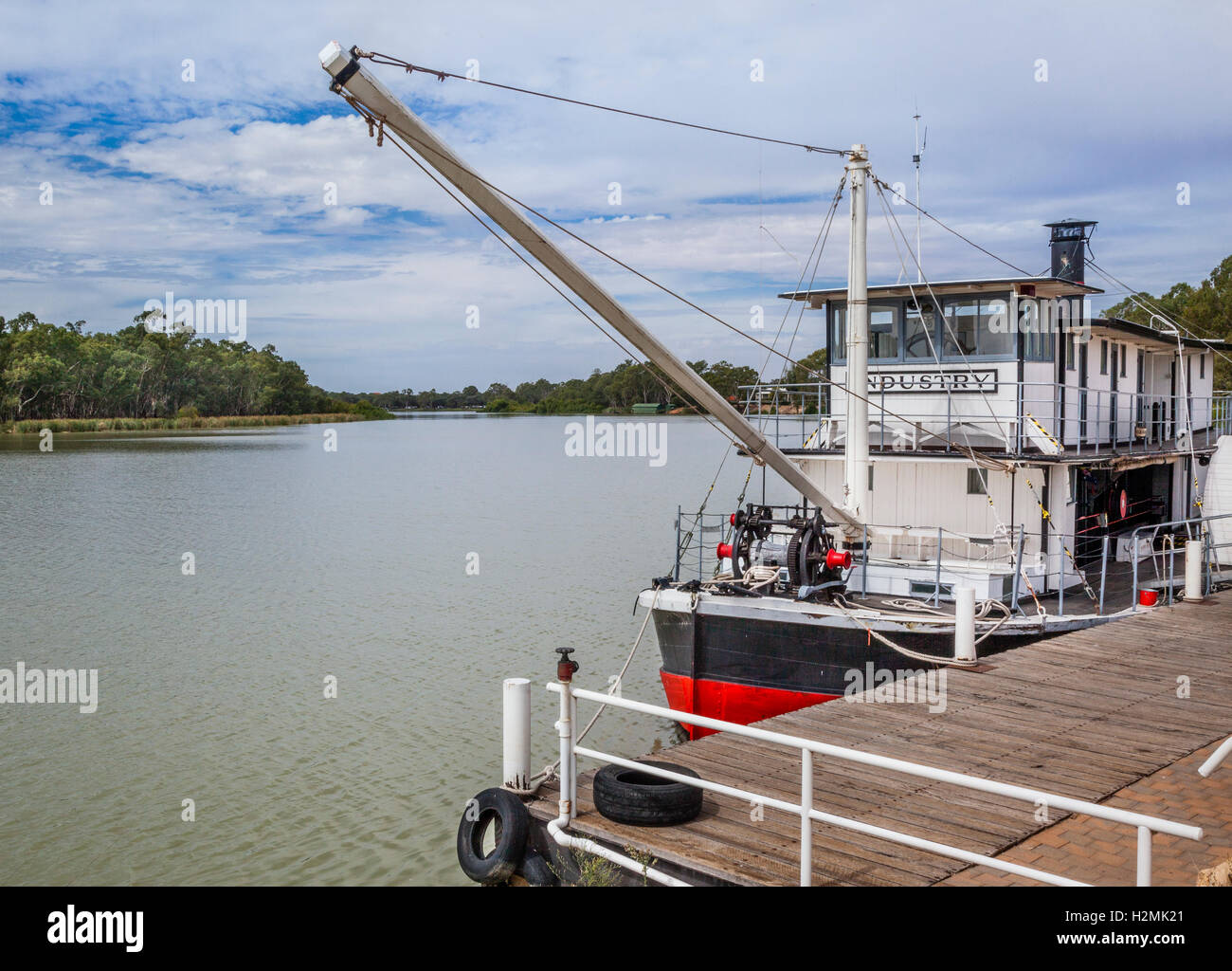 Renmark, South Australia, historische Paddle Wheeler Steamboat "Industrie" in der Stadt Wharf Port Renmark, Murray River Stockfoto