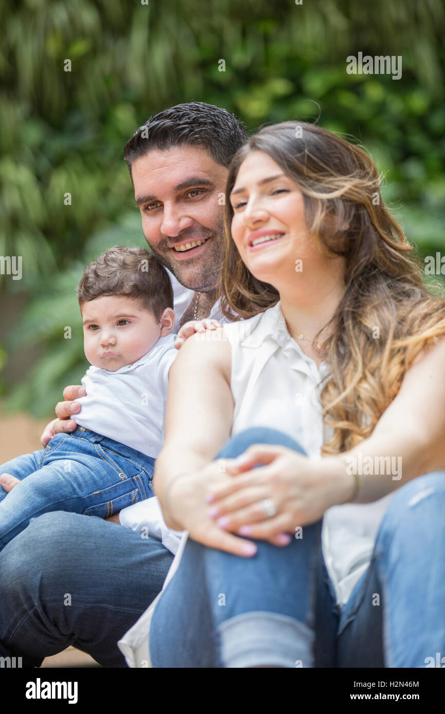 Glückliche Familie im freien Stockfoto