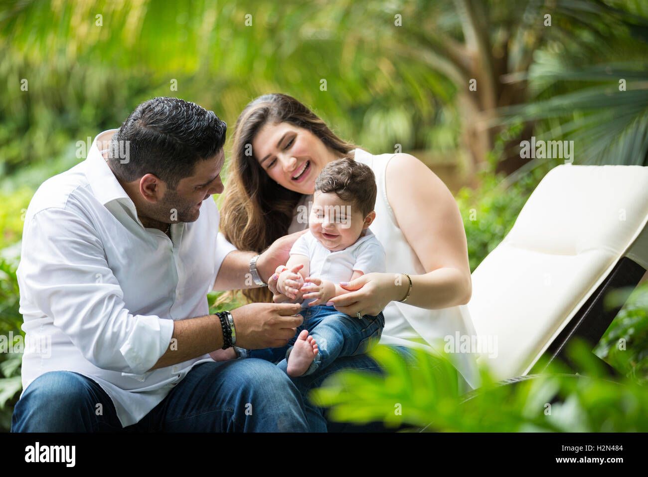 Glückliche Familie im freien Stockfoto
