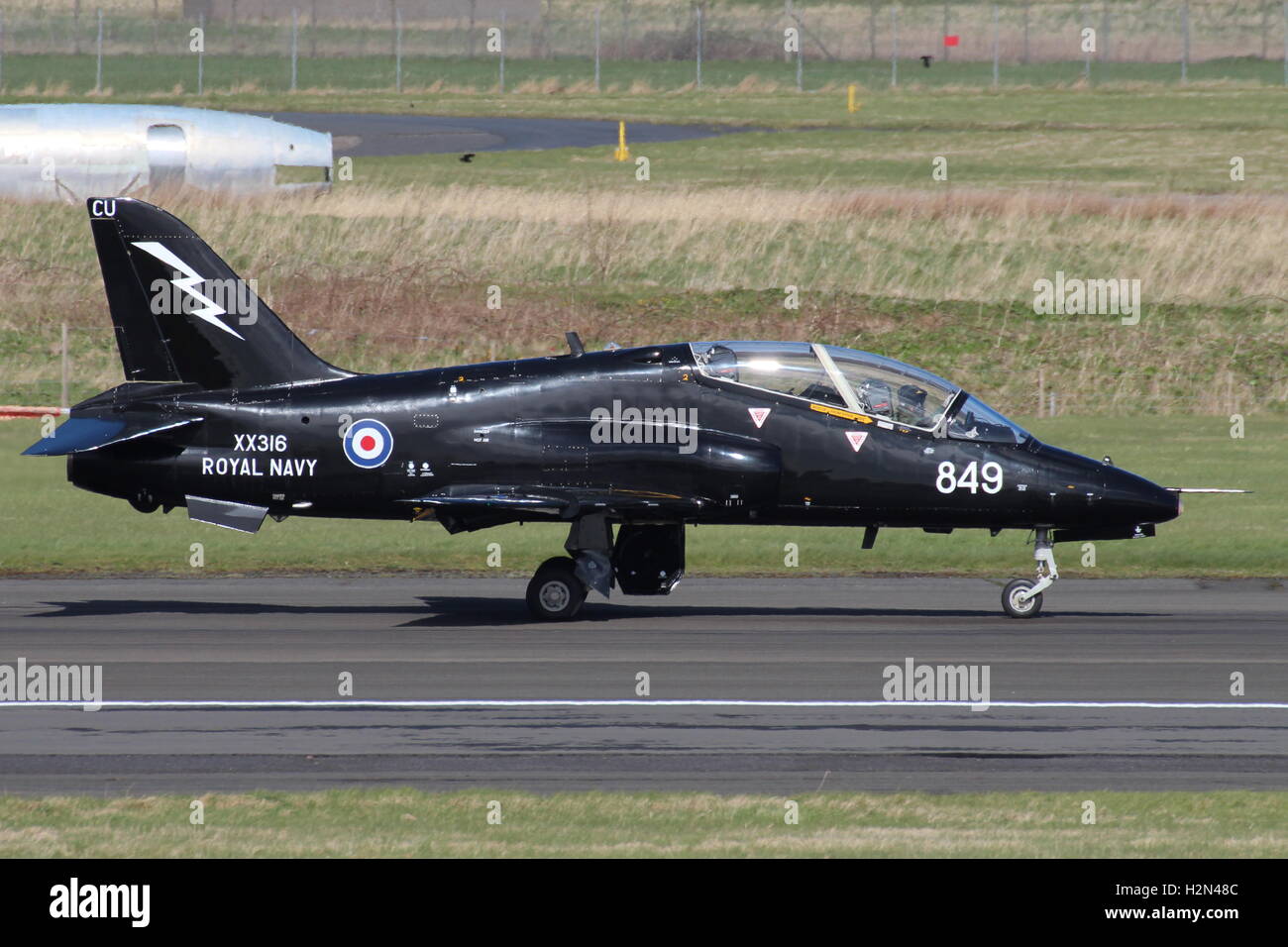 XX316, eine BAe Hawk T1 von der Royal Navy am Prestwick Flughafen während der Übung Joint Warrior 15-1 betrieben. Stockfoto