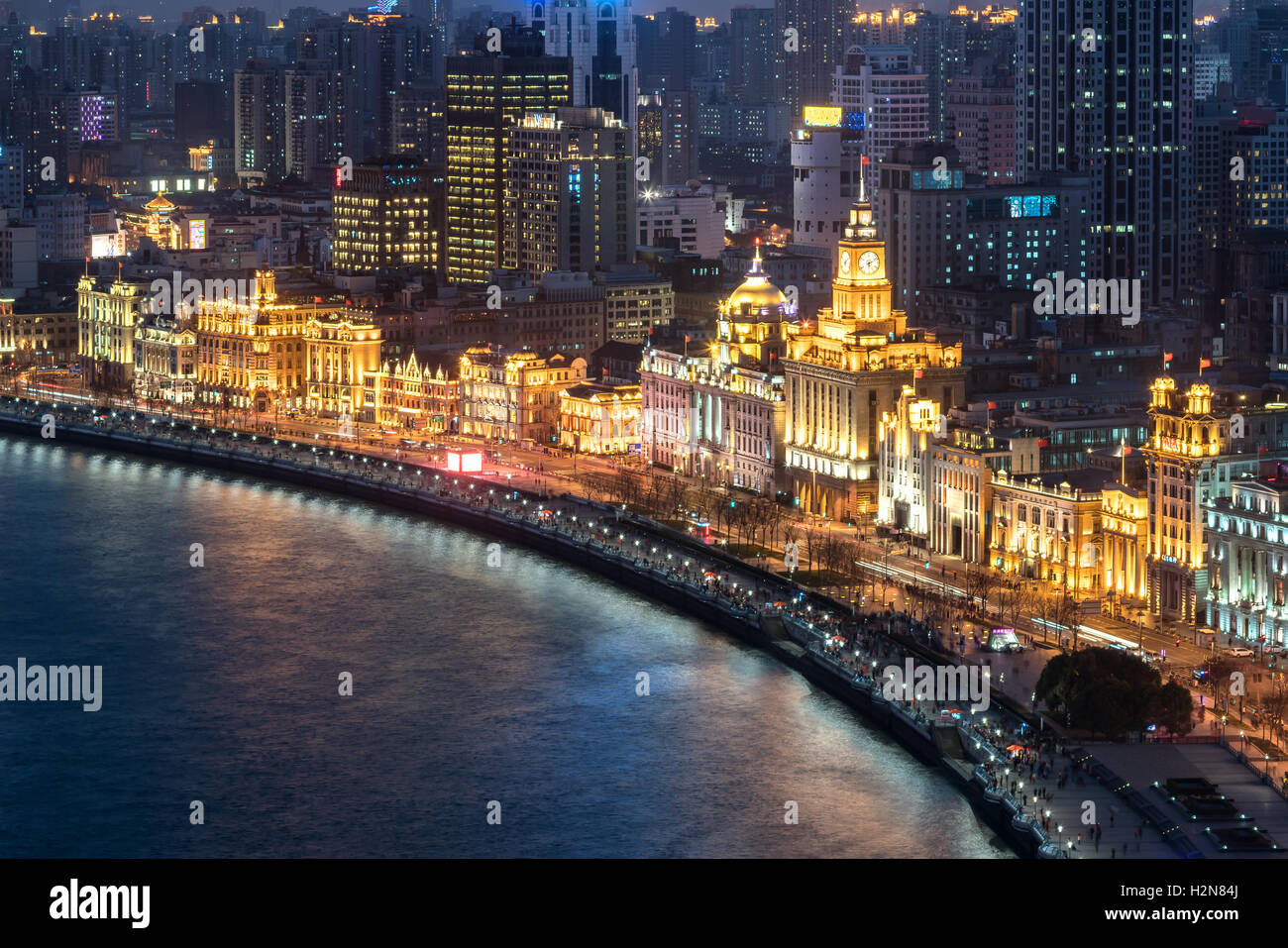 Geschichte des Westens beleuchtete Nacht Bank Menschen redaktionelle Kuppel Shanghai Asien Boulevard Erbe blau Architektur Kunst zu Fuß Stockfoto