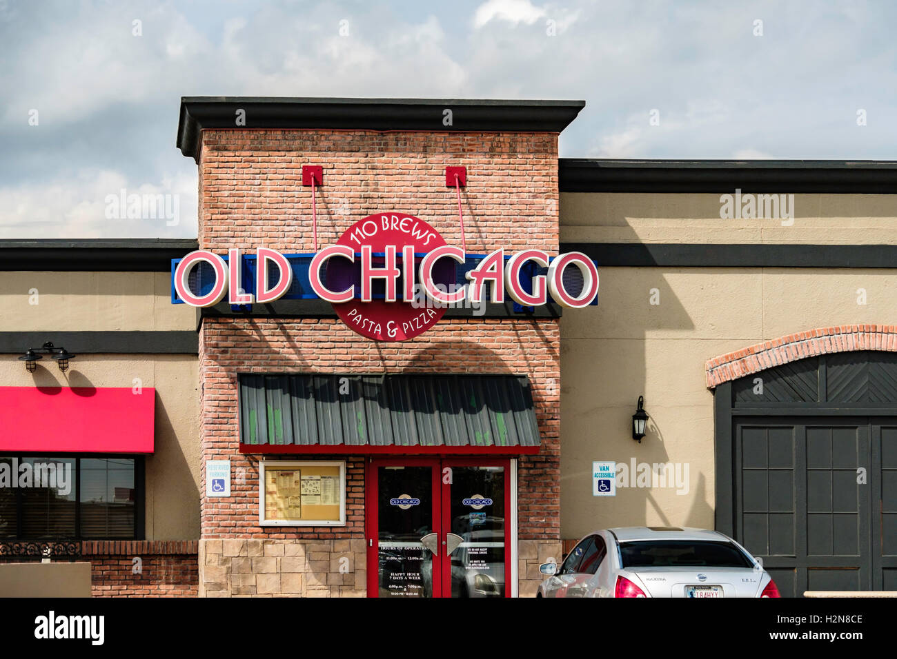 Das äußere der alten Chicago Bar und Restaurant, 2125 SW 74, Oklahoma City, Oklahoma, USA. Stockfoto