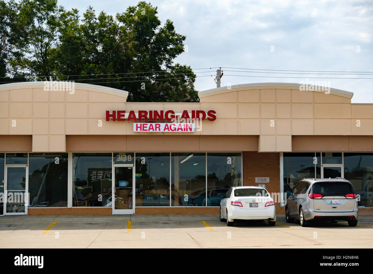 Die Schaufenster der hören wieder, ein Hörgerät Geschäft am 2138 W. Interstate 240 Zufahrtsstraße in Oklahoma City, Oklahoma, USA. Stockfoto