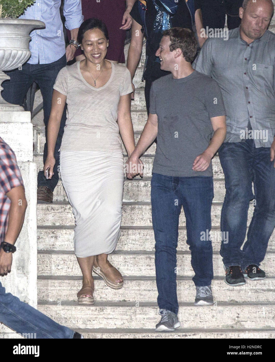 Mark Zuckerberg Und Seine Frau Priscilla Geniessen Sie Eine Late Night Tour Von Roms Kolosseum Mit Mark Zuckerberg Priscilla Chan Where Rom Italien Bei Kredit 29 August 2016 Ipa Wenn Com Nur Verfugbar Fur Die Veroffentlichung In Uk Usa