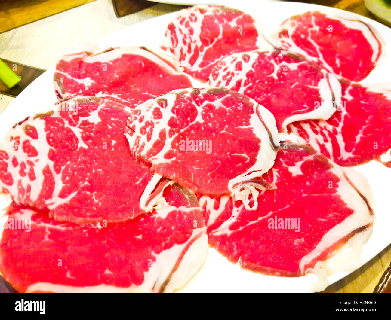 Frisch geschnittenes rohes Rindfleisch Stockfoto