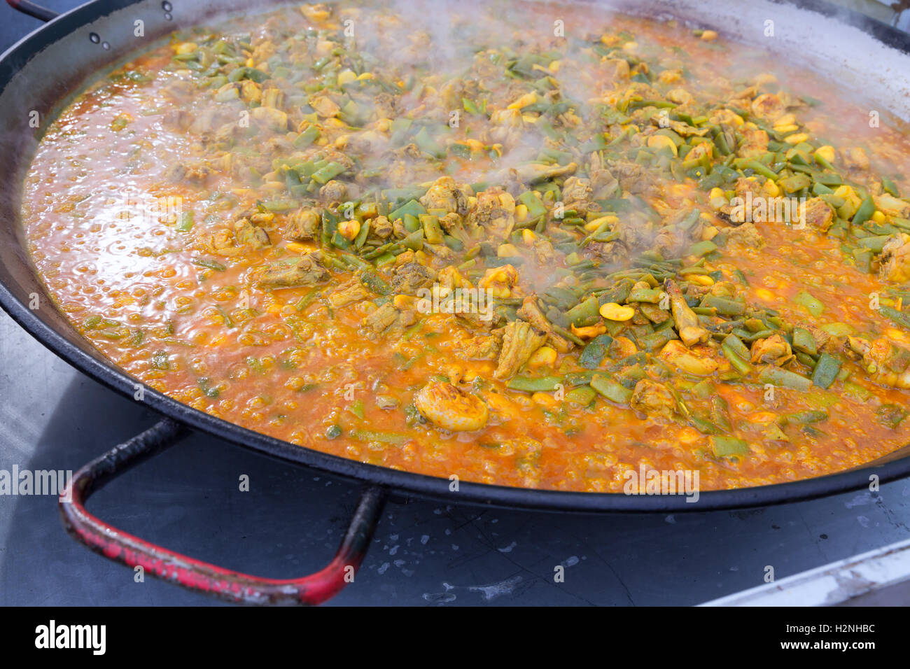 Kochen Paella typische aus Valencia, Spanien-Rezept mit Reis Stockfoto