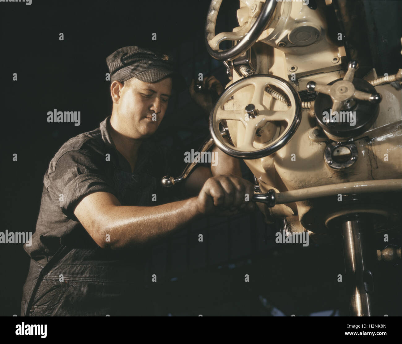 Mechanische Betreiber am Kessel Teile, Combustion Engineering Company, Chattanooga, Tennessee, USA, Alfred T. Palmer für Büro der Krieg-Informationen, Juni 1942 Stockfoto