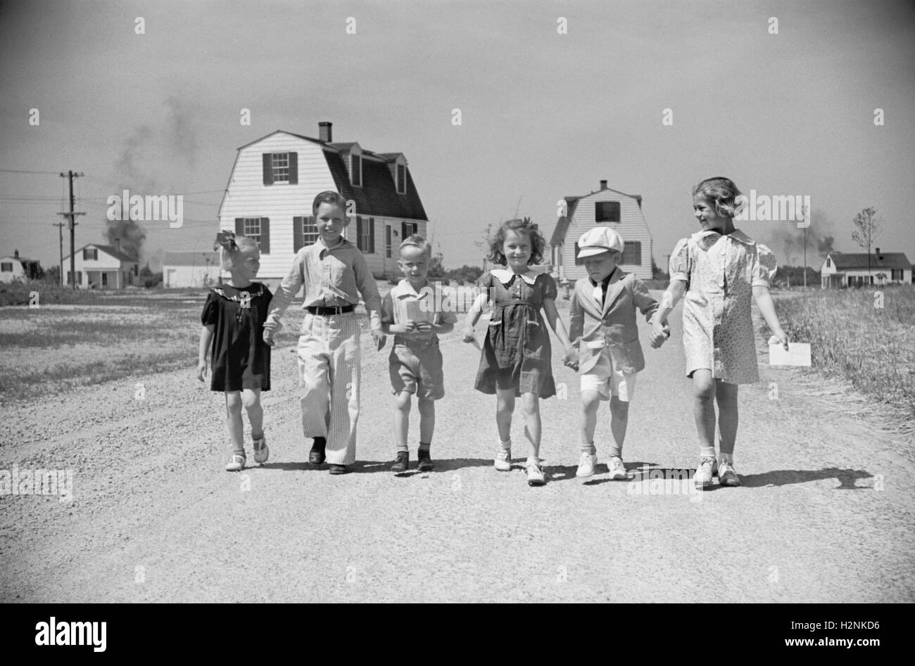 Homestead Kinder nach Hause kommen von Schule, Decatur Gehöfte, Indiana, USA, Carl Mydans für US-Resettlement Administration kann 1936 Stockfoto