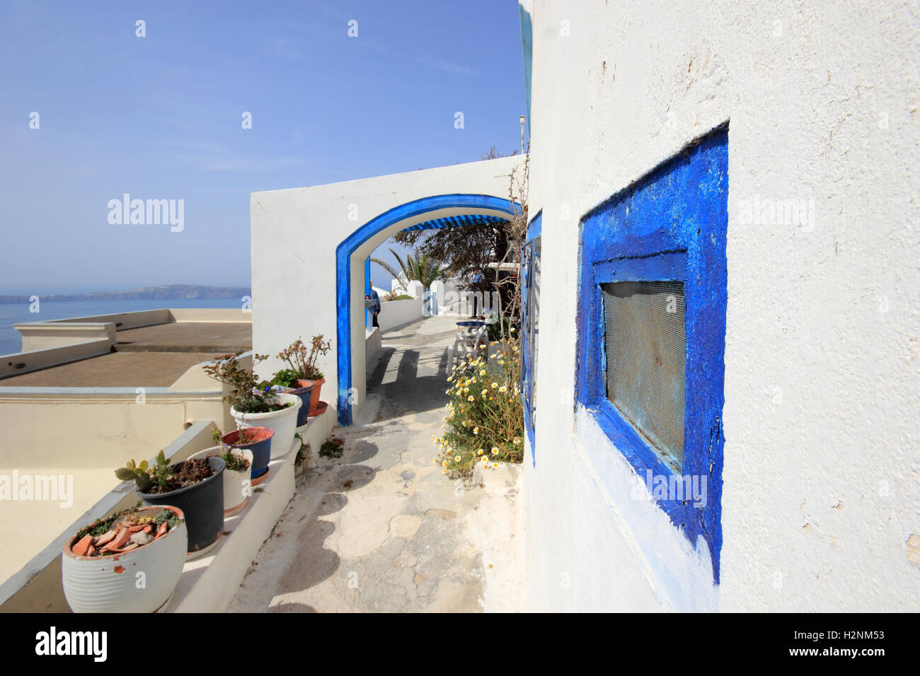 Straße auf der Insel Santorini in Griechenland Stockfoto