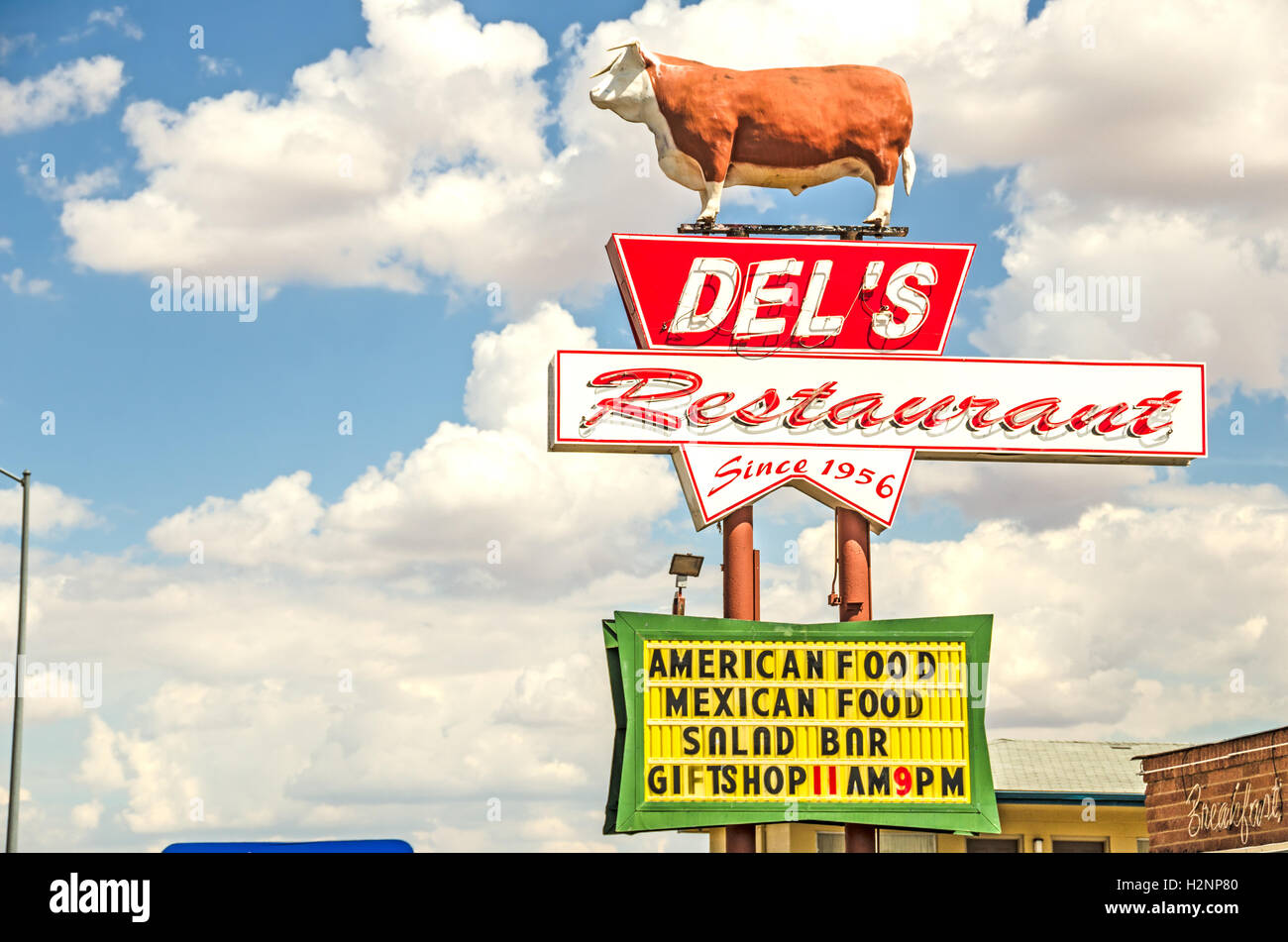 TUCUMCARI, NEW MEXICO - 25. August 2013: Foto des Zeichens für Del Restaurant Stockfoto