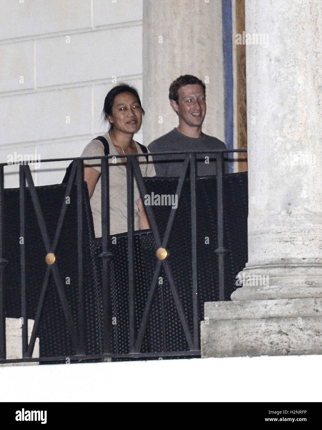 Mark Zuckerberg Und Seine Frau Priscilla Geniessen Sie Eine Late Night Tour Von Roms Kolosseum Mit Mark Zuckerberg Priscilla Chan Where Rom Italien Bei Kredit 29 August 2016 Ipa Wenn Com Nur Verfugbar Fur Die Veroffentlichung
