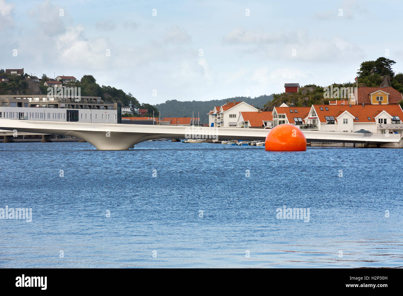 Weiße Brücke in Mandal in Norwegen Stockfoto