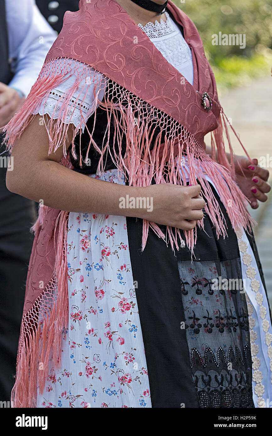 Detail der traditionellen deutschen Tracht getragen von den Frauen der ethnischen Deutschen aus Banat, Rumänien. Stockfoto