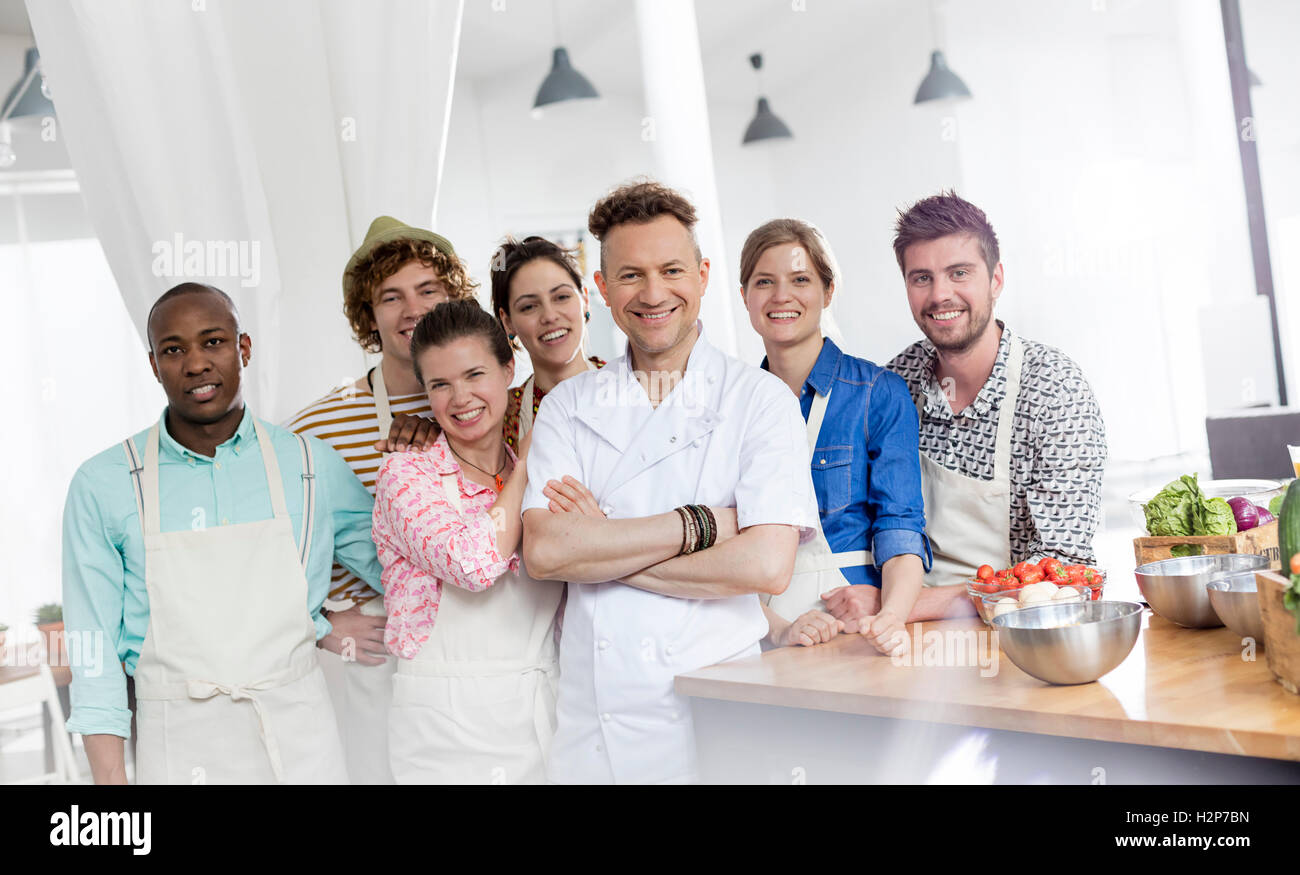 Porträt, Lächeln Koch Lehrer und Schüler in der Klasse Küche Küche Stockfoto