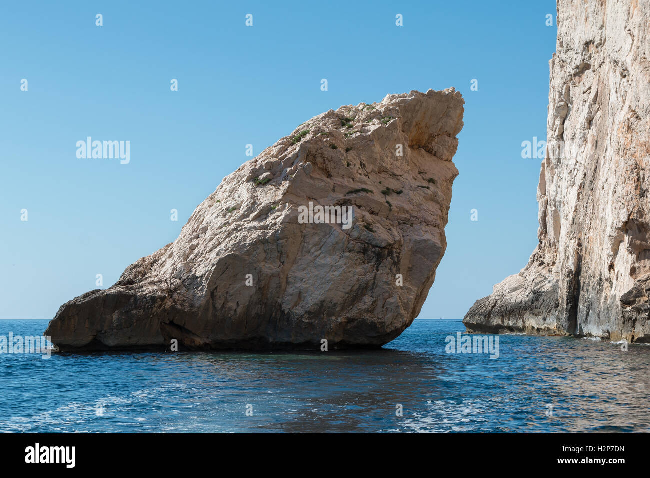 Sardinien Küste: Majestätische Felsen in der Nähe von Meer, Italien Stockfoto