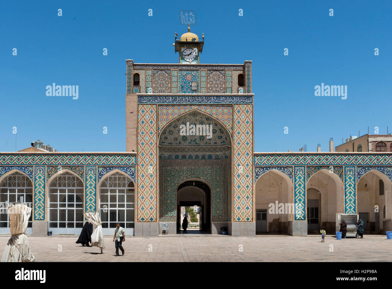 Kerman, Masjed-e Jameh, Eingang vom Innenhof aus gesehen Stockfoto