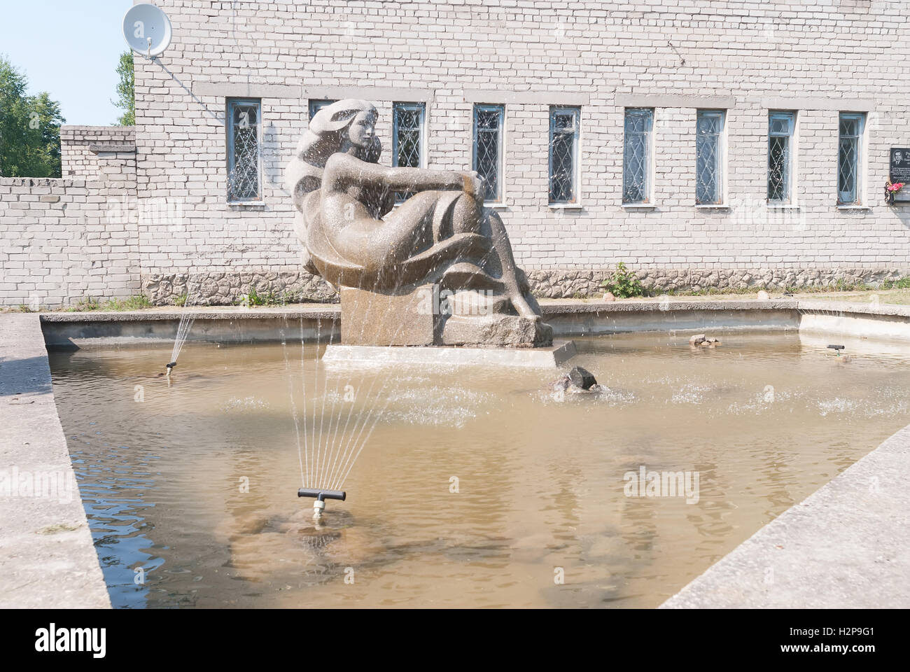 Brunnen in der Nähe von Kaliningrad Amber Fabrik. Yantarniy Stockfoto
